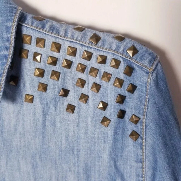 Urban Outfitters Women Medium BDG Blue Denim Studded‎ Button Down Shirt - Picture 4 of 13